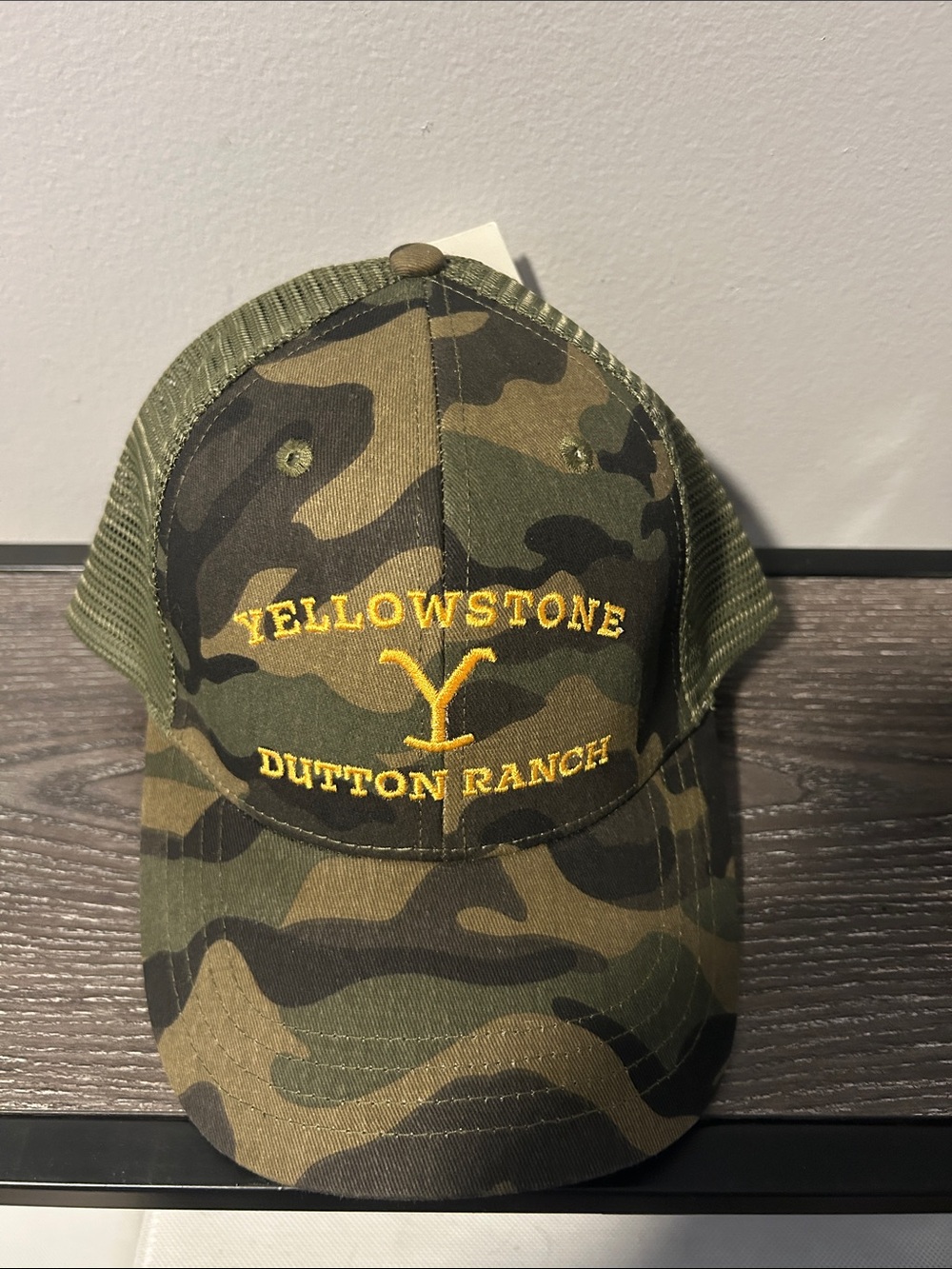 Yellowstone Dutton Ranch camo trucker hat NWT - Picture 2 of 6